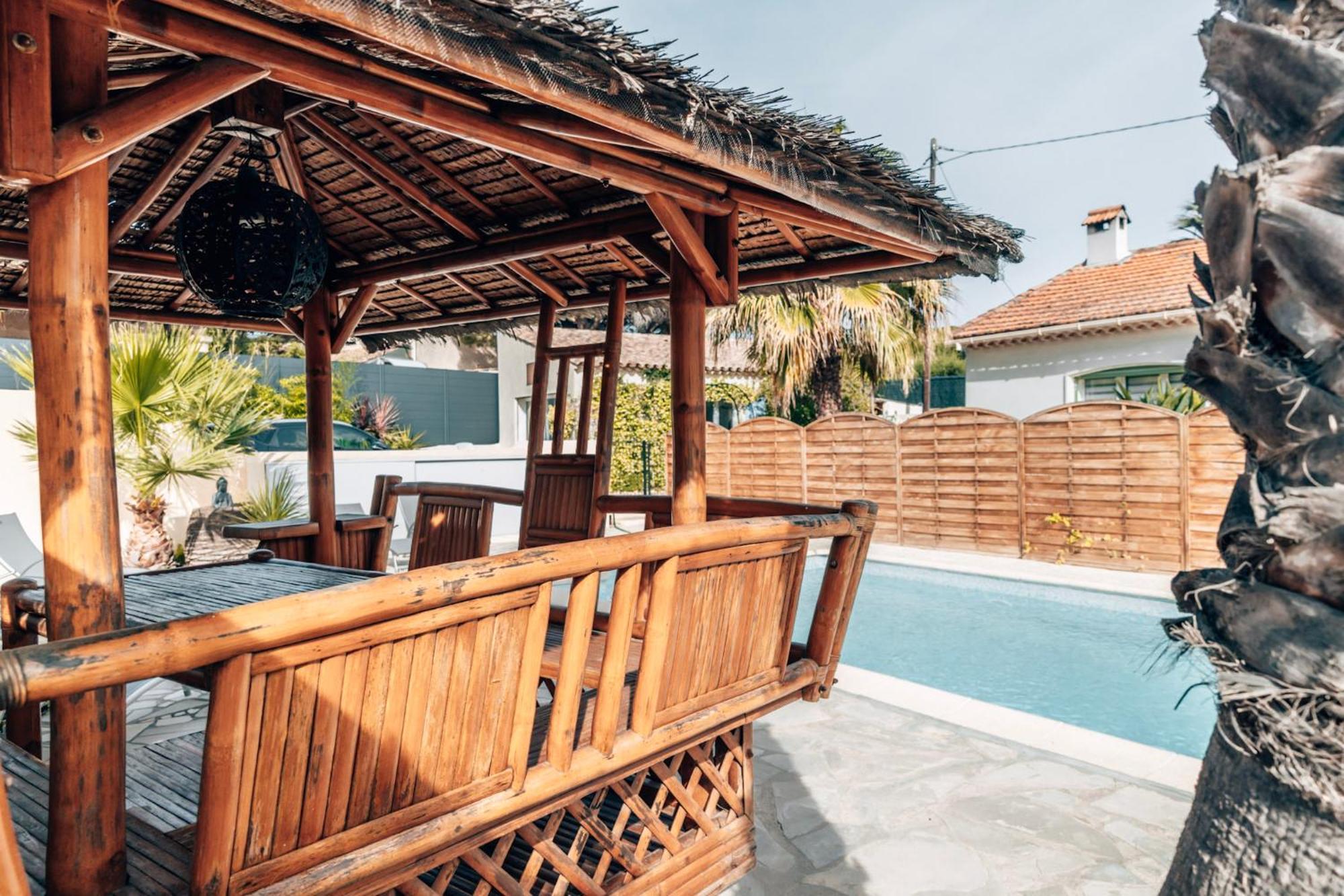 Reve D'Azur: Beachfront Villa with Shared Pool and BBQ Terrace Sainte-Maxime Exterior photo