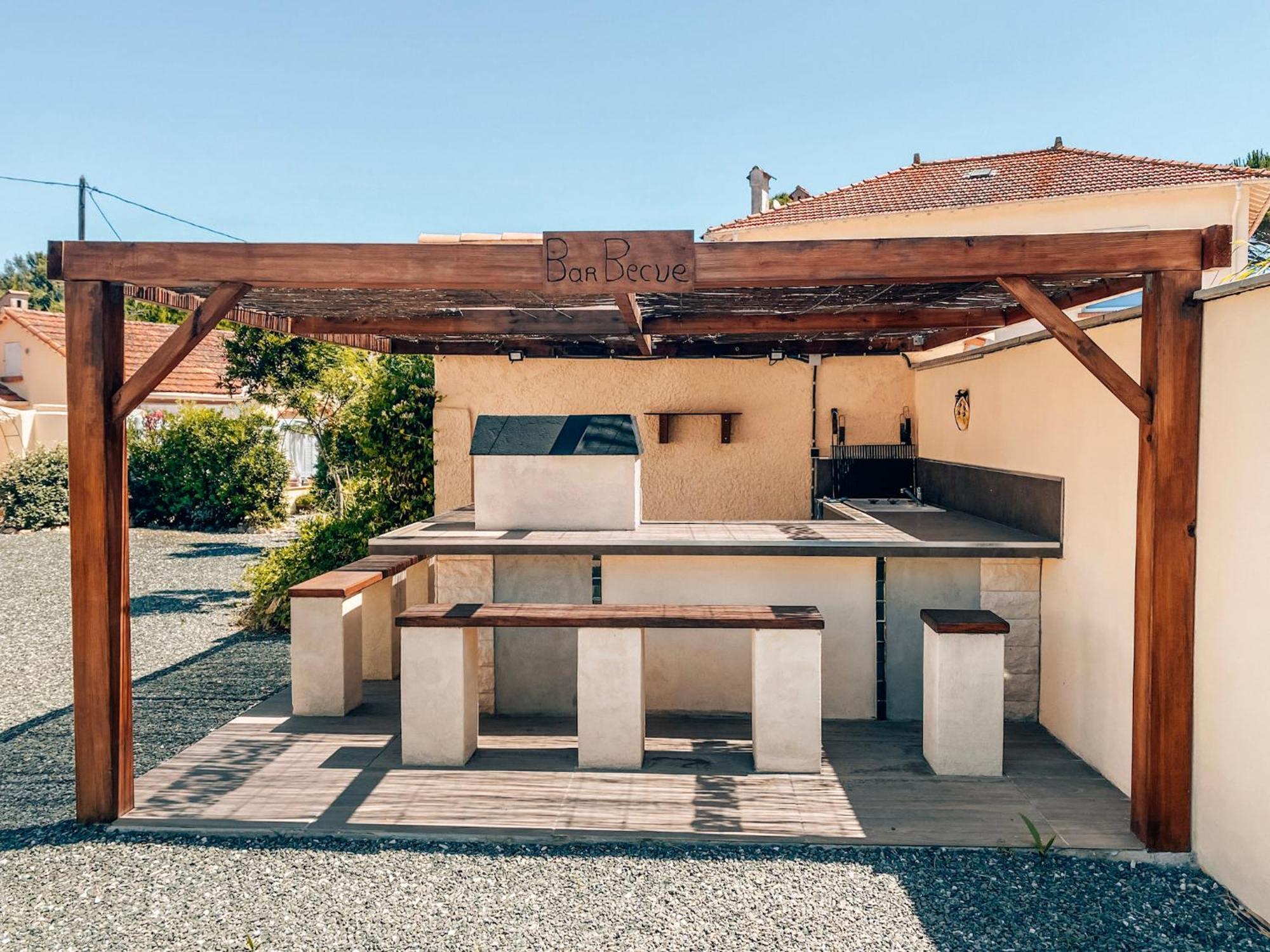 Reve D'Azur: Beachfront Villa with Shared Pool and BBQ Terrace Sainte-Maxime Exterior photo