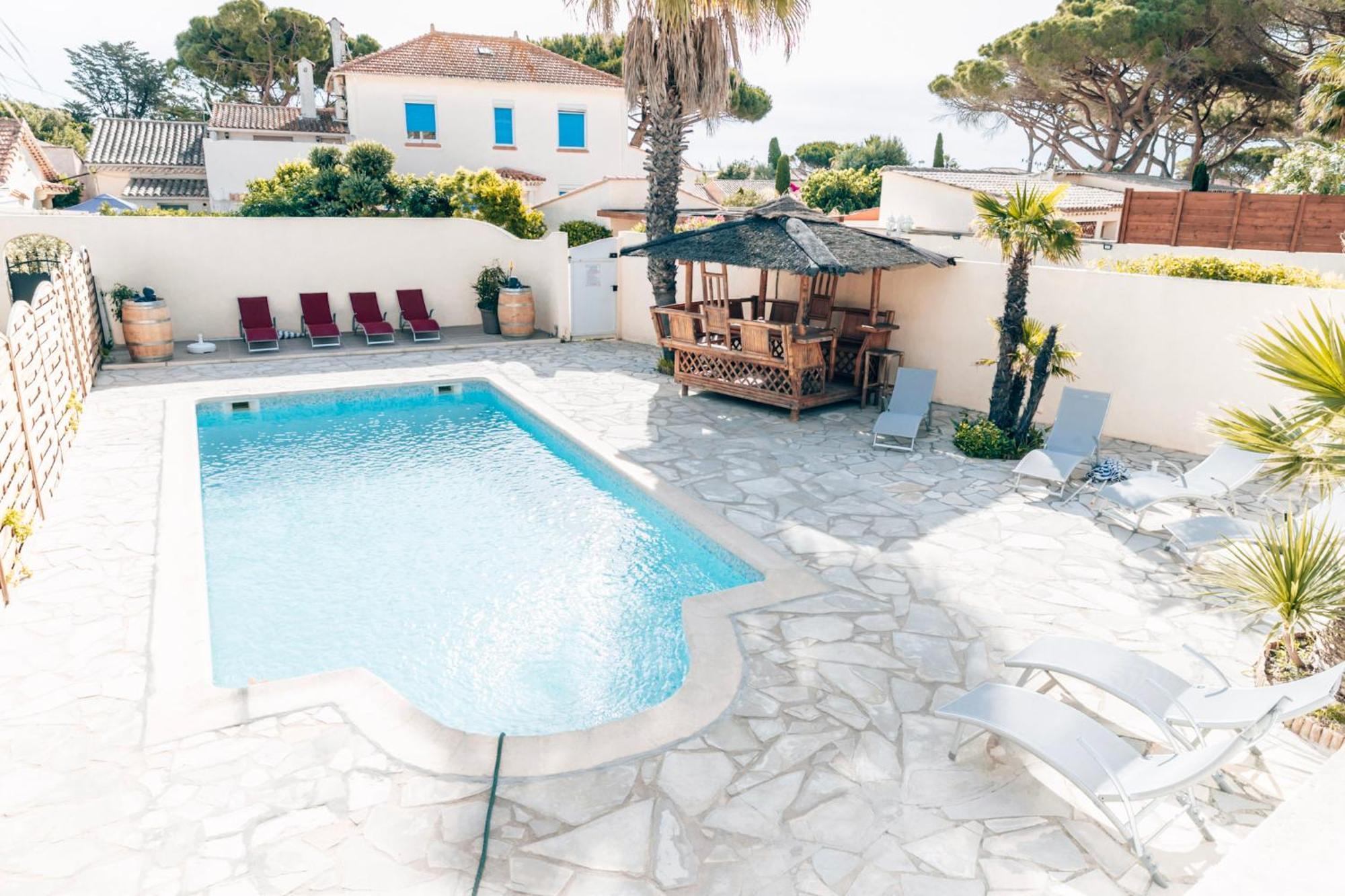Reve D'Azur: Beachfront Villa with Shared Pool and BBQ Terrace Sainte-Maxime Exterior photo
