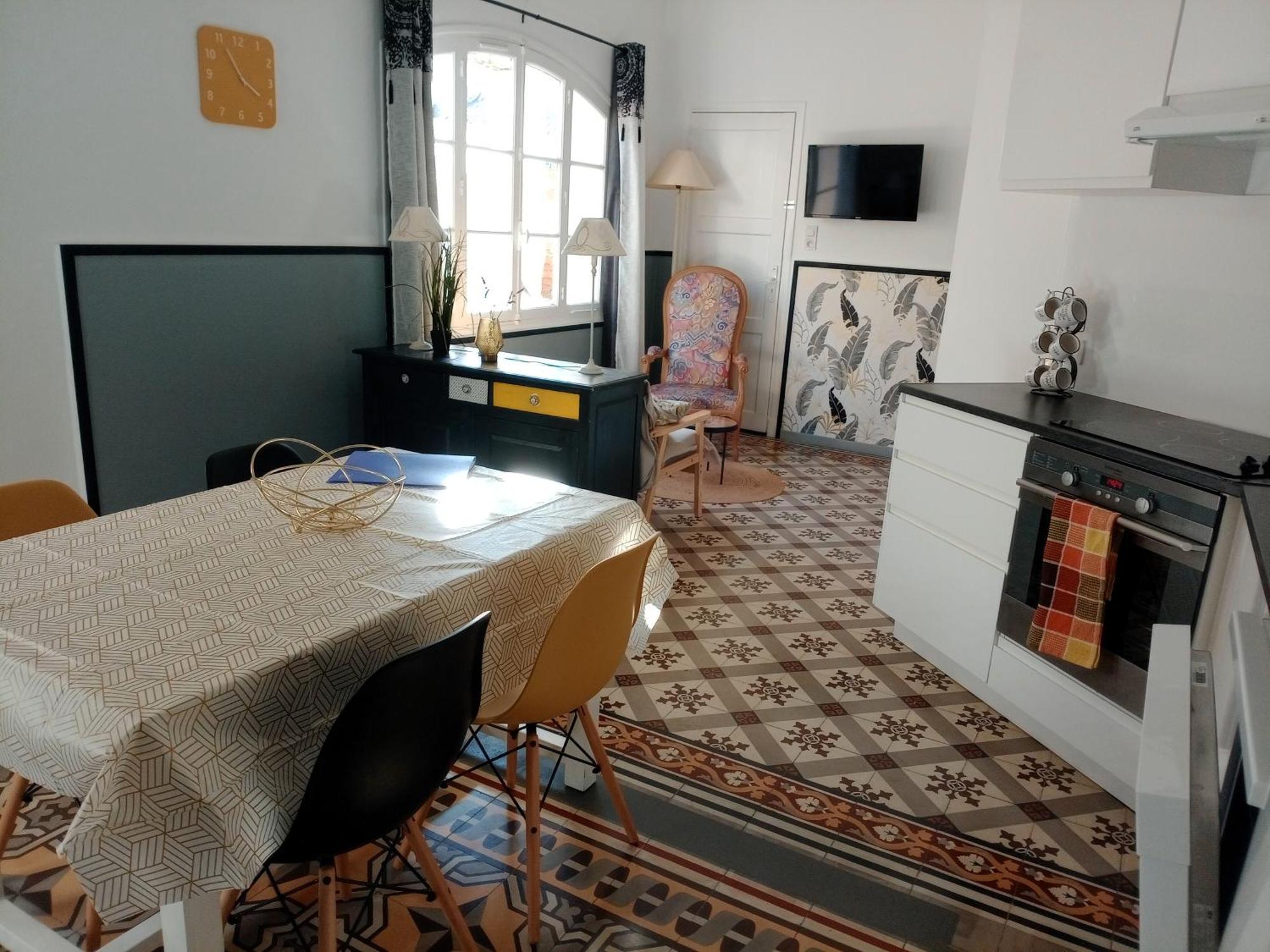 Reve D'Azur: Beachfront Villa with Shared Pool and BBQ Terrace Sainte-Maxime Exterior photo
